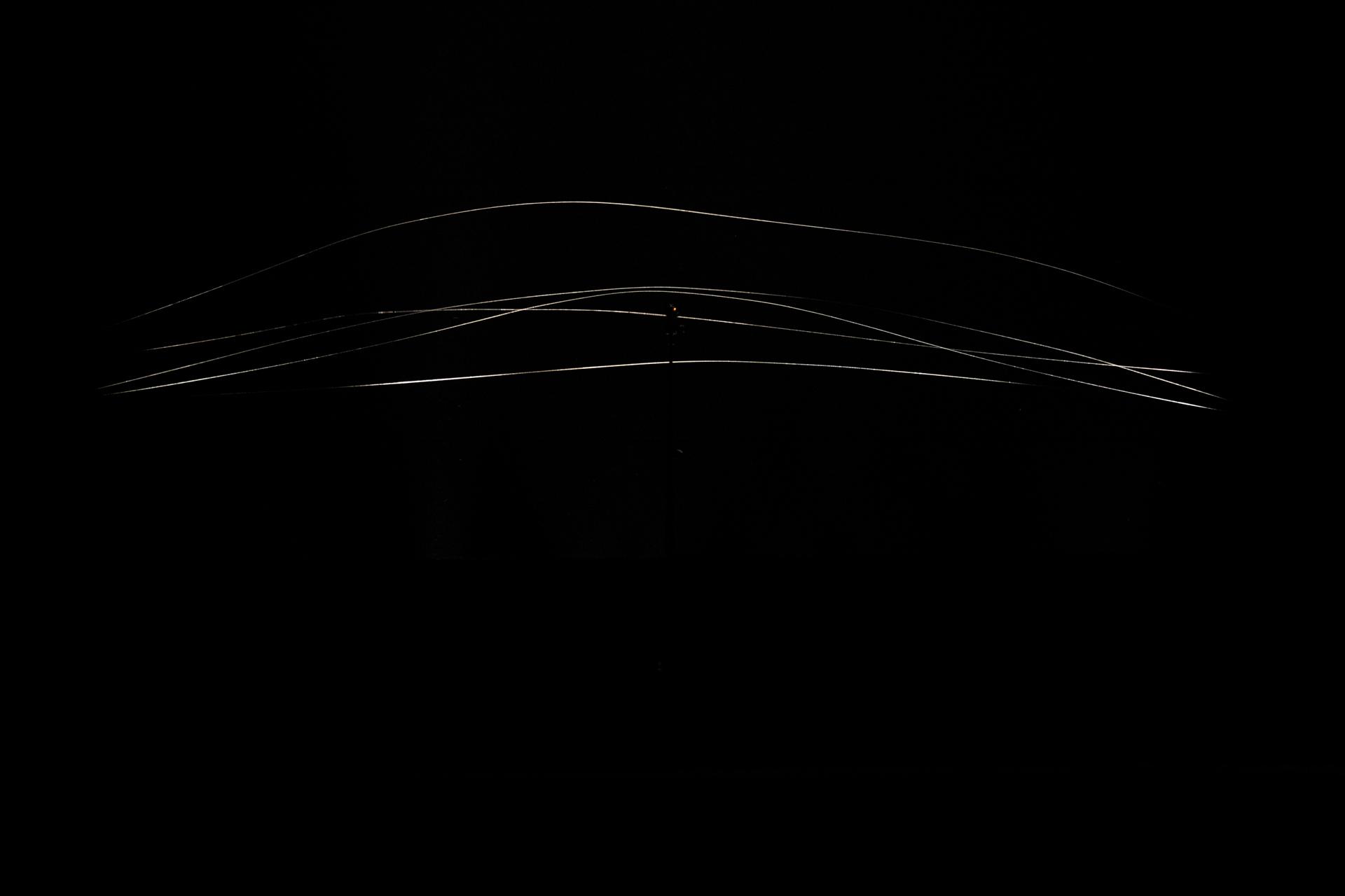 Sounding the Air, 2018. Installation view at ON AIR, carte blanche exhibition to Tomás Saraceno, Palais de Tokyo, Paris, 2018. With the generous support of IRCAM and FOCAL. Courtesy of the artist and neugerriemschneider (Berlin).