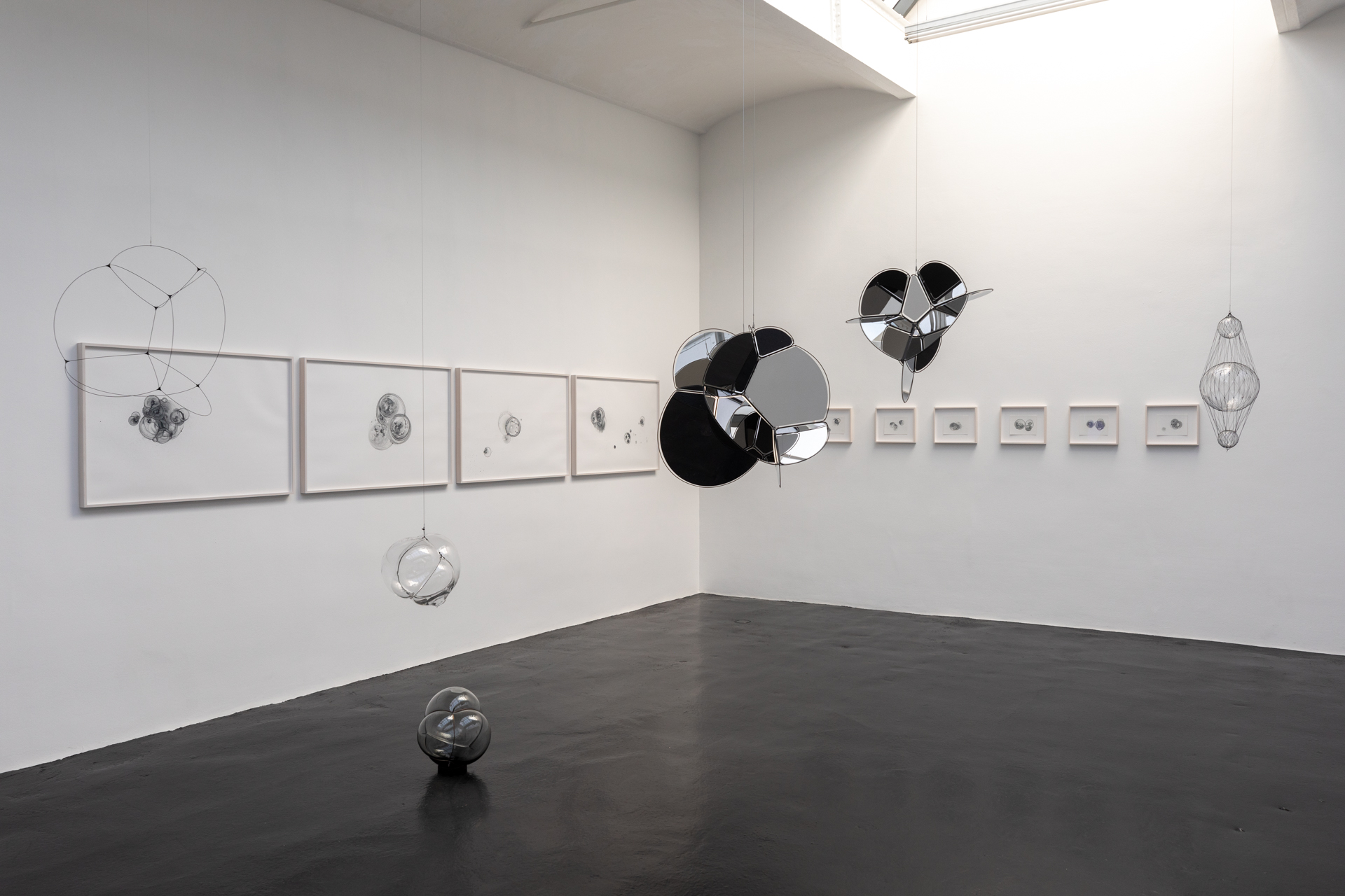 Installation view at We do not all breathe the same air, neugerriemschneider, Berlin, 2021. Courtesy of the artist and neugerriemschneider.