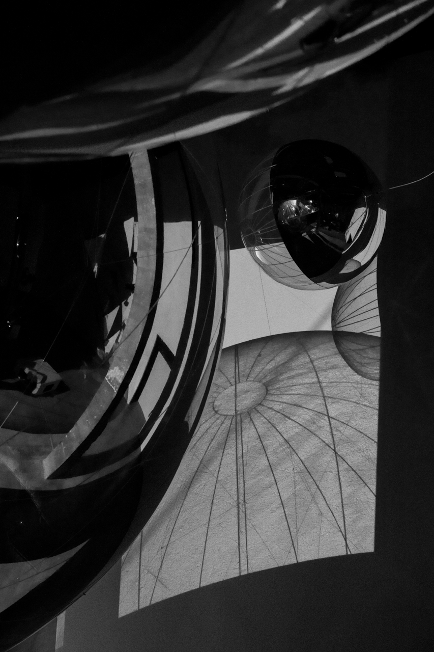 A Thermodynamic Imaginary, 2018. Installation view at ON AIR, Carte Blanche exhibition to Tomás Saraceno, Palais de Tokyo, Paris, 2018.