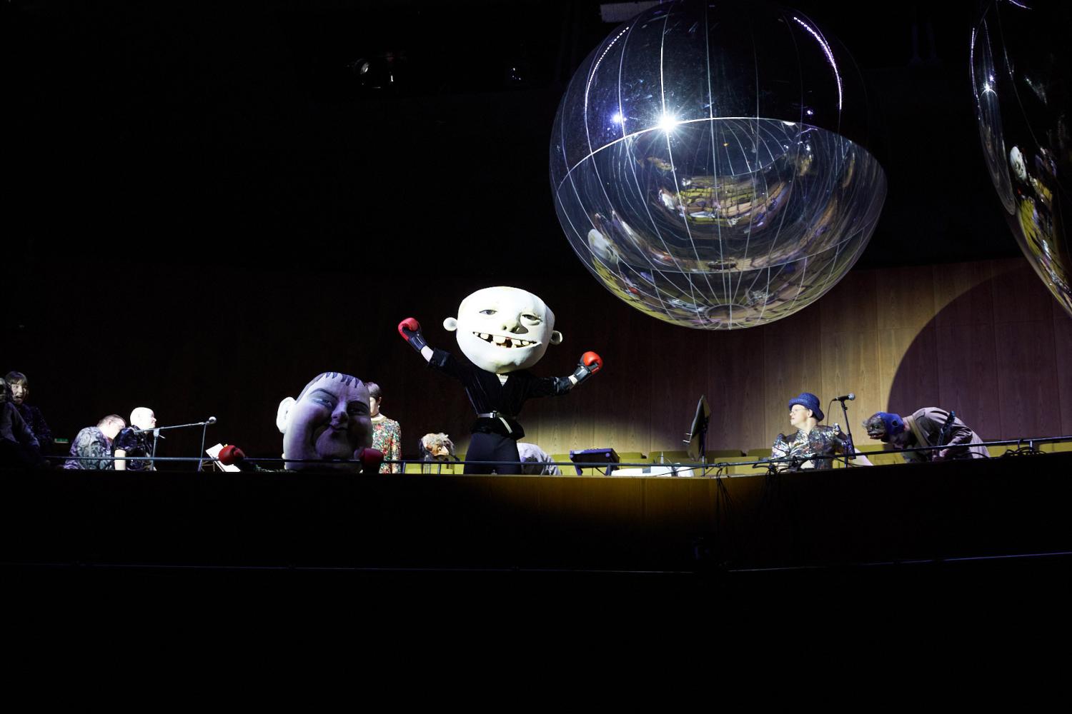Aerocircus – eine circensische karnevaleske mit planwagen entgegen aller linearitäten